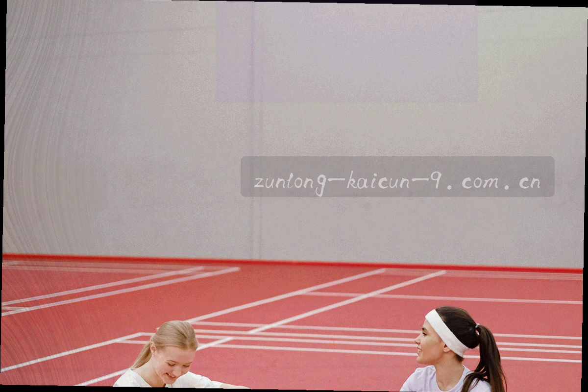 两种原料表面并置微距对比，一侧颗粒偏细、一侧纹理偏紧
